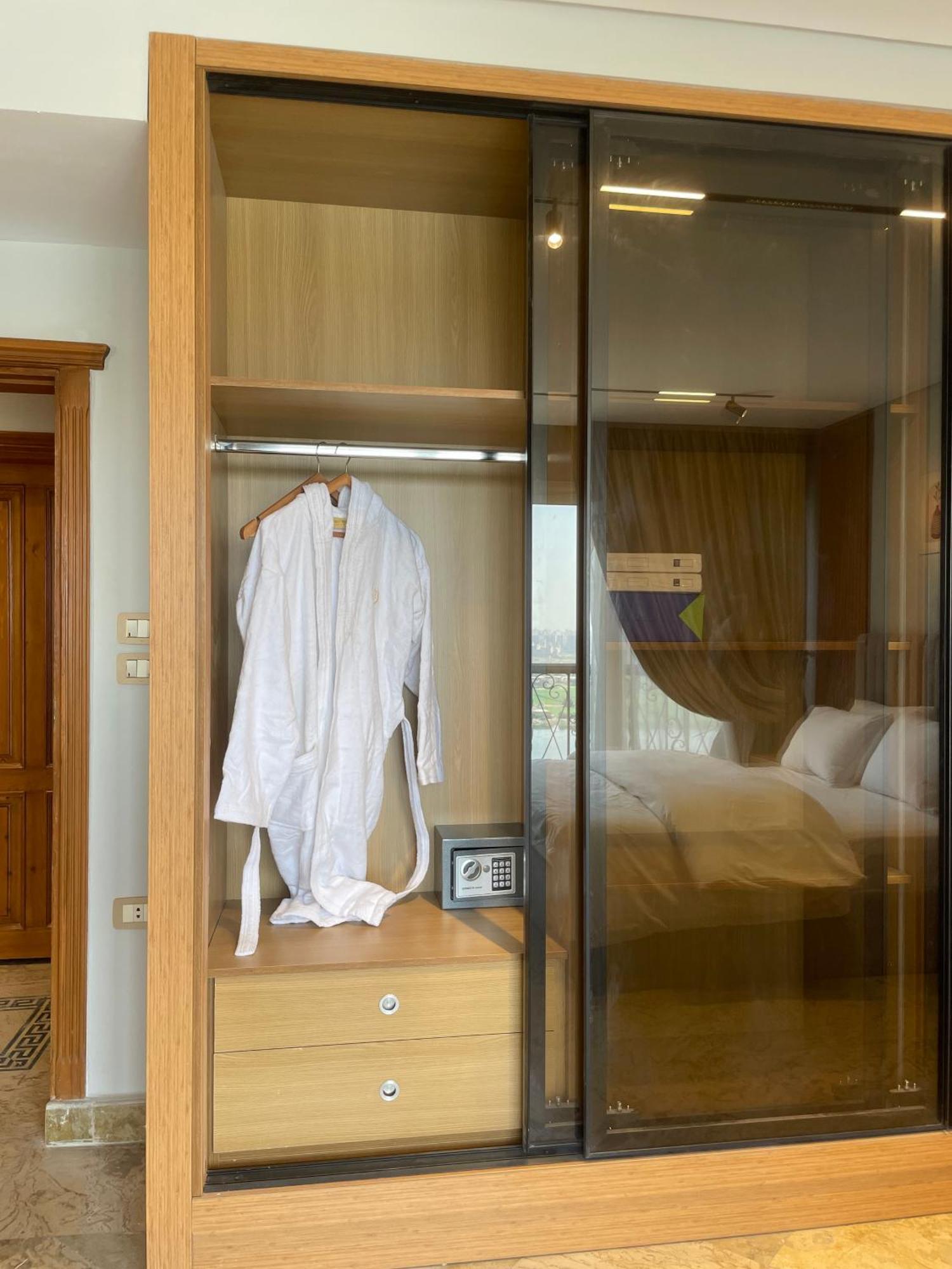 Luxury Nile View In Maadi Апартаменти *